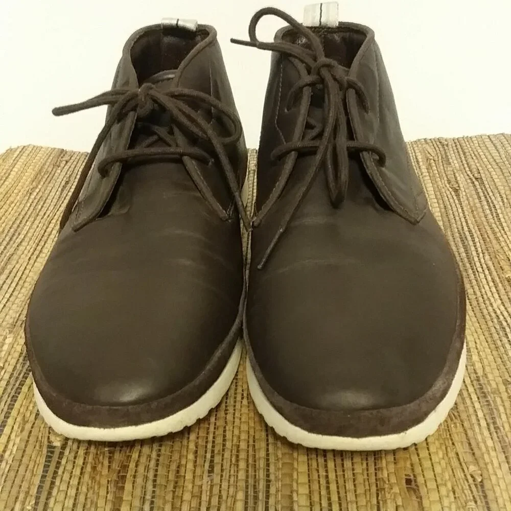 Men's UGG Chocolate Brown Leather Freamon Capra Chukka Boots, size 8.5